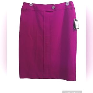 SALE🧚🏽‍♀️✨NINE WEST Magenta Mini Skirt